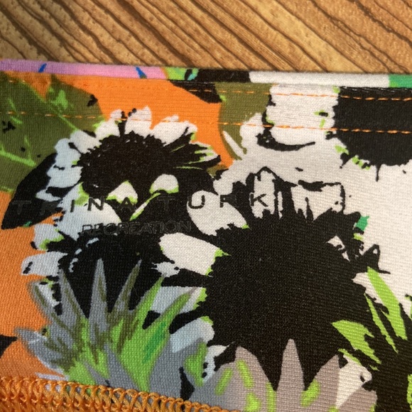 TRINA TURK Recreation Pop orange floral Print Cropped Leggings S… - Picture 6 of 10